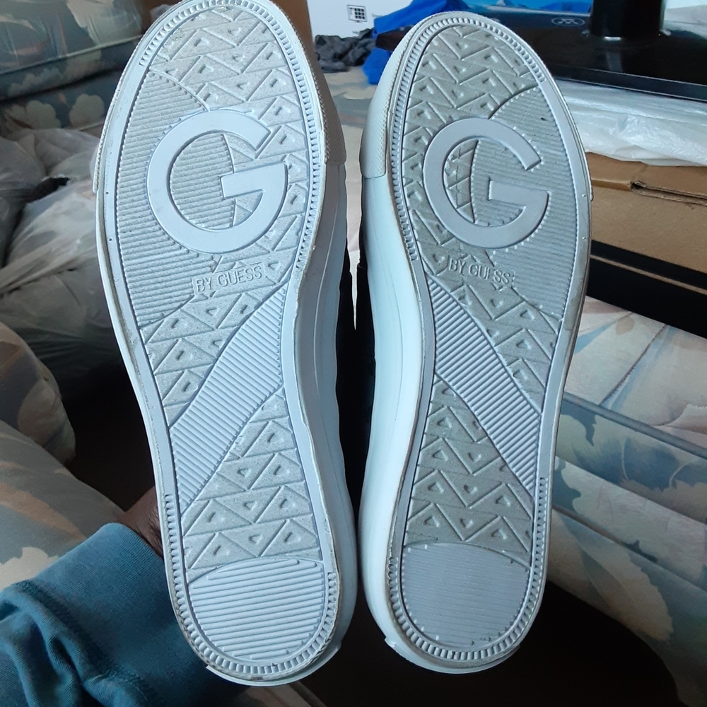 Guess - Picture 4 of 4